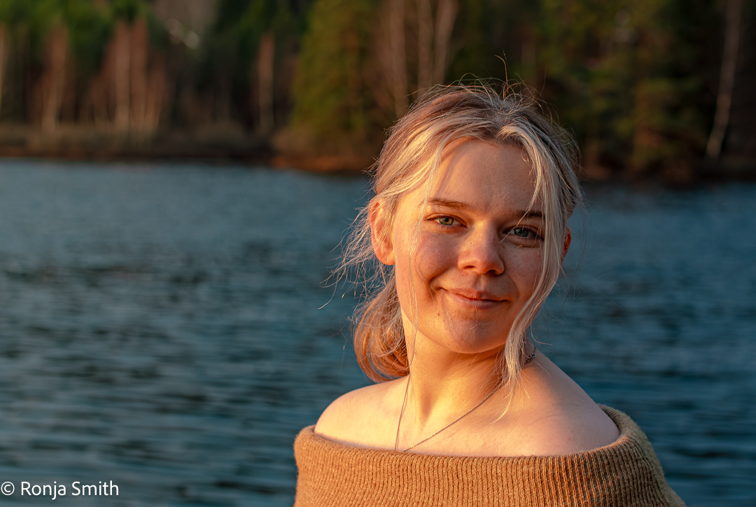 Portrett ved vannet